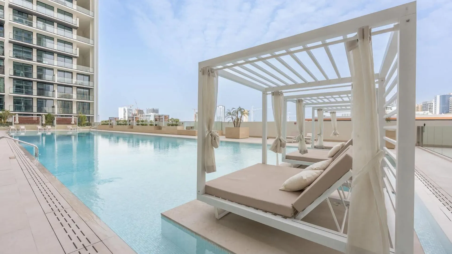 Ravishing 1 Bedroom In Binghatti Amber 두바이 아파트